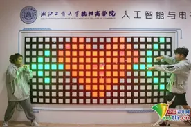 高校教师开发网红“治愈机”学生利用AI理念玩中求学图片