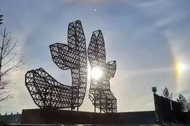 奇观！日晕“环天顶弧”齐现北极漠河图片
