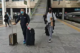 山东男篮出征浙江诸暨 外援哈里斯在列图片