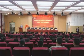 64秒丨东营市化工学校电子商务特色班开班仪式暨电子商务“互联网+”智慧学习工坊揭牌仪式举行视频封面