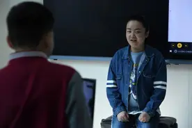 “黑白格”上的追光者图片