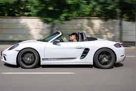 「刚子很刚」这是一辆容易“自来熟”的车 试驾：保时捷718 Boxster T图片