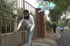 120秒｜记者体验蒙眼走盲道：扶墙、摸地、抓栏杆，只有手杖能给予安全感图片