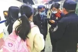 高三女生约上闺蜜离家出走去“打工”图片