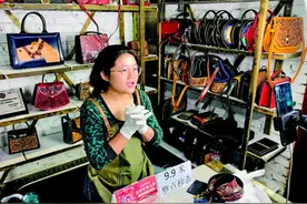 把农村老妪变匠人的“犟皮匠”图片