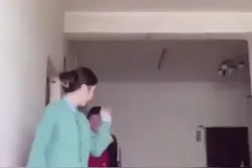 19岁女儿与独臂妈妈跳舞，背后故事看哭了图片