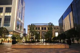 夜消费实力榜·购物篇 | 杭州市中心这些超人气商场，哪一家能成为购物新地标图片