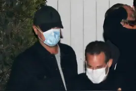 小李子全副武装出街低调似路人 与嫩模女友约会图片