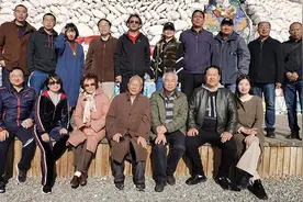 第18届华文青年诗人奖颁奖活动在阿拉善举行图片