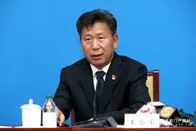 体育老师当班主任遭家长投诉，教育部回应！杭州一线老师给出的答案更绝图片