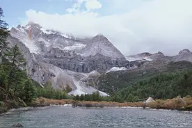 军训式旅游vs咸鱼式度假，有你的影子吗？｜睡前聊一会儿图片