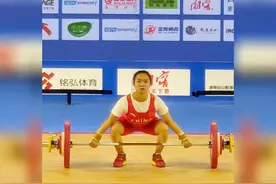 全国女子举重锦标赛开赛 肖慧颖在家门口收获铜牌图片