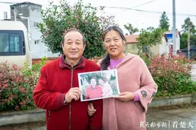 超有爱！高中生摄影下乡，为农村夫妇补拍结婚照图片