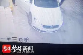 这是坑，注意！刚买的车开了不到一分钟，转眼就被几人抢走了图片