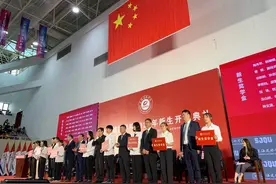 上海建桥学院校长带来新生第一课，对接临港新片区人才培养需求图片