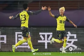 化身赛亚人的“坏孩子”韦世豪，在深秋继续绽放图片