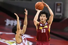 吴前专访：不会改变自己适应外援，要让外援适应我们图片
