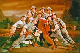 《奇袭白虎团》：炮火中诞生的红色经典图片