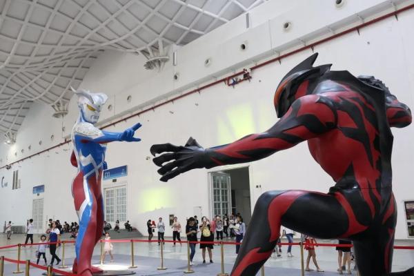 奥特曼vs绿巨怪（奥特曼变身有多难）