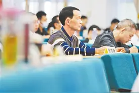 江西赣州安远咀下村 志智双扶 借“绿”生金图片