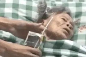 奶奶住院不肯喝药！孙子出高招，网友笑着笑着就哭了图片