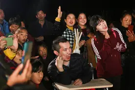 这场演唱会，只为你！创作歌词数十首，逐渐“冻住”的他圆梦了图片