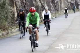 骑闯天路自行车赛在桃花岛举行图片