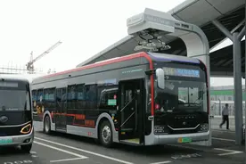 5G自动驾驶公交：车路协同 安全有保障视频封面
