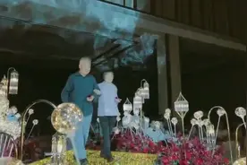 动人！婚礼现场爷爷奶奶步履蹒跚送上戒指图片