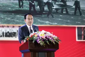 金陵科技学院校长刘永彪为新生讲授“入学思政课”：厚植金科情怀，做勇敢踏实的青年人图片