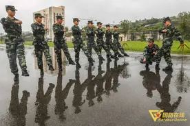 风雨无阻！高清大图直击武警重庆总队新兵队列训练现场图片