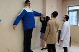 2.21米！四川乐山14岁男孩挑战最高青少年吉尼斯纪录图片