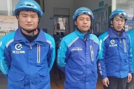 老板娘哭着跑出来，4个外卖小哥立马冲上去！浙江街头一幕惊心动魄图片