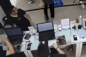 这袋香蕉，网友排队留言“收下吧！”图片