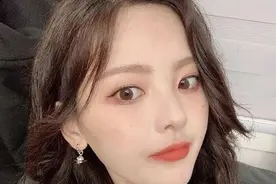看了杨超越、Jennie们的非主流挑染 我居然有点心动图片