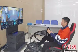 甘肃金昌千米井下运矿车“黑科技”：地面操控似玩游戏图片