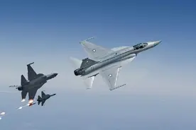 中国武器叱咤全球：出口军售冠军“枭龙”战机图片