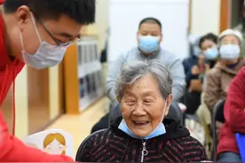 出门可以免费叫车？这几个社区出行困难老人可申请免费坐车拿药图片