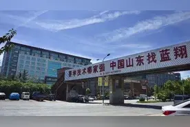 山东蓝翔一老师因多名学生退学遭开除并罚30多万？校方回应图片