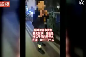 太原一男子当街虐猫，用开水浇怀孕母猫致其死亡，小猫全部胎死腹中图片