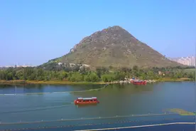 37秒丨航拍济南华山历史文化湿地公园秋日美景 山光水色尽收眼底视频封面