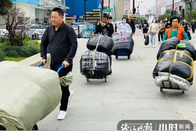 杭州四季青拉包工们的日常让人感慨：生活不易，每个人都在努力图片