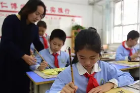 河北沧州：小学“延时放学”受欢迎图片