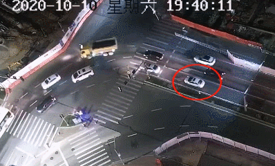 男子深夜加班被切断两根手指！只剩一丝皮！医生摇头说……