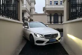 浙江一别墅区奇葩了！业主吐糟：600万买的别墅，连车库都开不进去图片