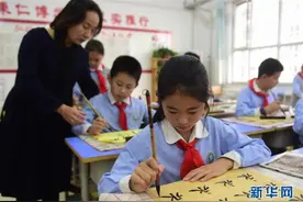 河北沧州：小学“延时放学”受欢迎图片
