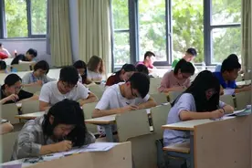 重修1学分交300元，高收费能否“逼”学生学习图片