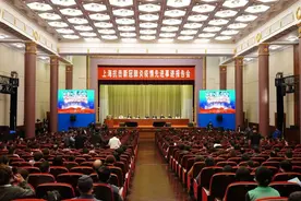 “只因在人群中多看了你一眼”——上海市抗击新冠肺炎疫情先进事迹报告会上，这位机场民警的故事催人泪下图片