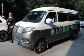 洗一次澡450元，三人上门助浴，这一服务正在上海悄然兴起……图片
