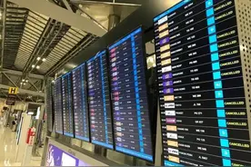 今天，首批41名中国游客，从上海飞抵泰国图片